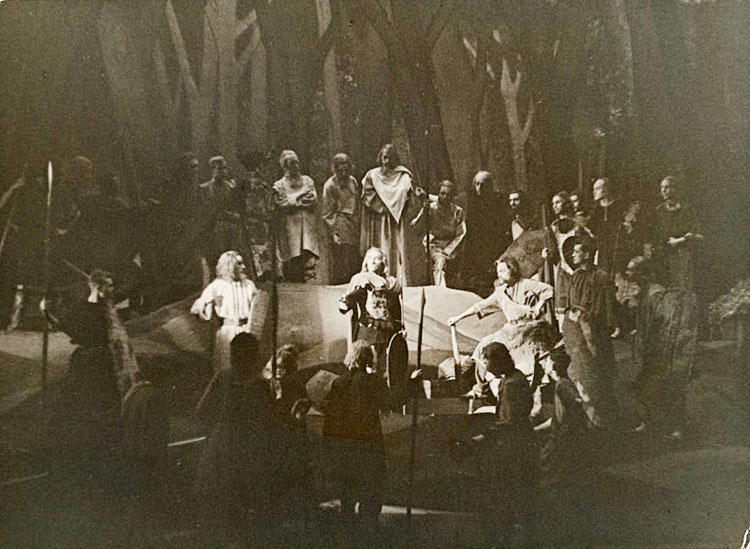 Jan Musch on the stage as Claudius Civilis in the play Vrij volk (Free People), 6 June 1945